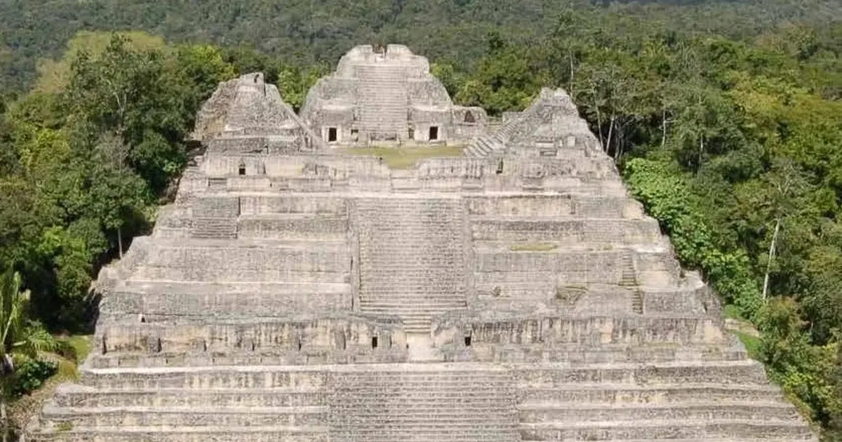 Belize'i džunglist leiti maiade kuninga 1700 aasta vanune haud