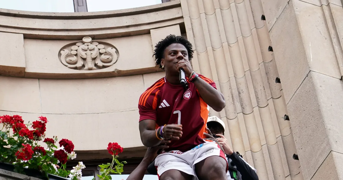 VIDEO ⟩ «Miks ta seal hüppab?» Läti noori hullutanud IShowSpeed tekitas Riias ka paksu pahandust