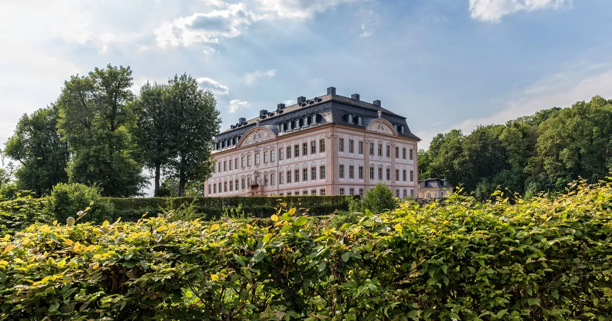 VÄGA HALB PÄEV ⟩ 18-aastane traktorist purustas ajaloolise lossimüüri: kahju ulatub 200 000 euroni