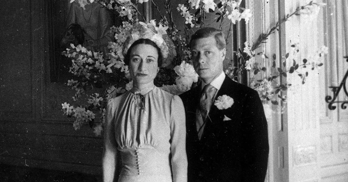 HÄBIPOST VÕI MUINASJUTT ⟩ «Selle raske koorma kandmine on olnud võimatu.» Need siniverelised on kuningliku tiitli nurka visanud.