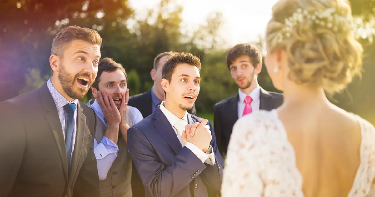 VAATA ⟩ Ootamatu pulmakülaline kõndis pruudi asemel altari ette