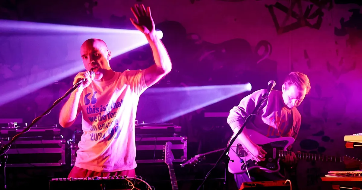 NÄDALA PLAAT ⟩ Indie-nohikute laulu- ja tantsupidu