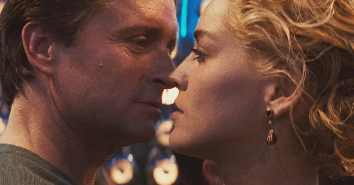 Läheb jälle kuumaks: 90ndatel seksiskandaali põhjustanud põnevusfilm köetakse taas üles