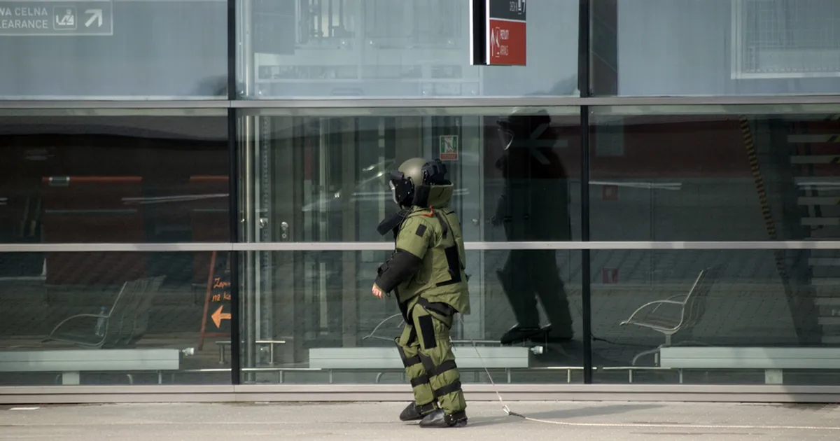 Teismelise naljana mõeldud kommentaar tõi kaasa lennukilt mahatõstmise ja kriminaalsüüdistuse