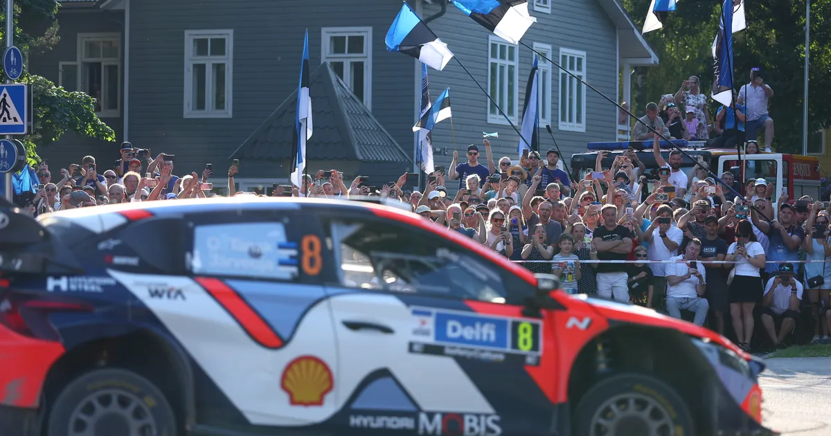 GALERII ⟩ Leegid, drift ja rehvide vilin, kuid ennekõike ralli: linnakatse pani Elva kihama