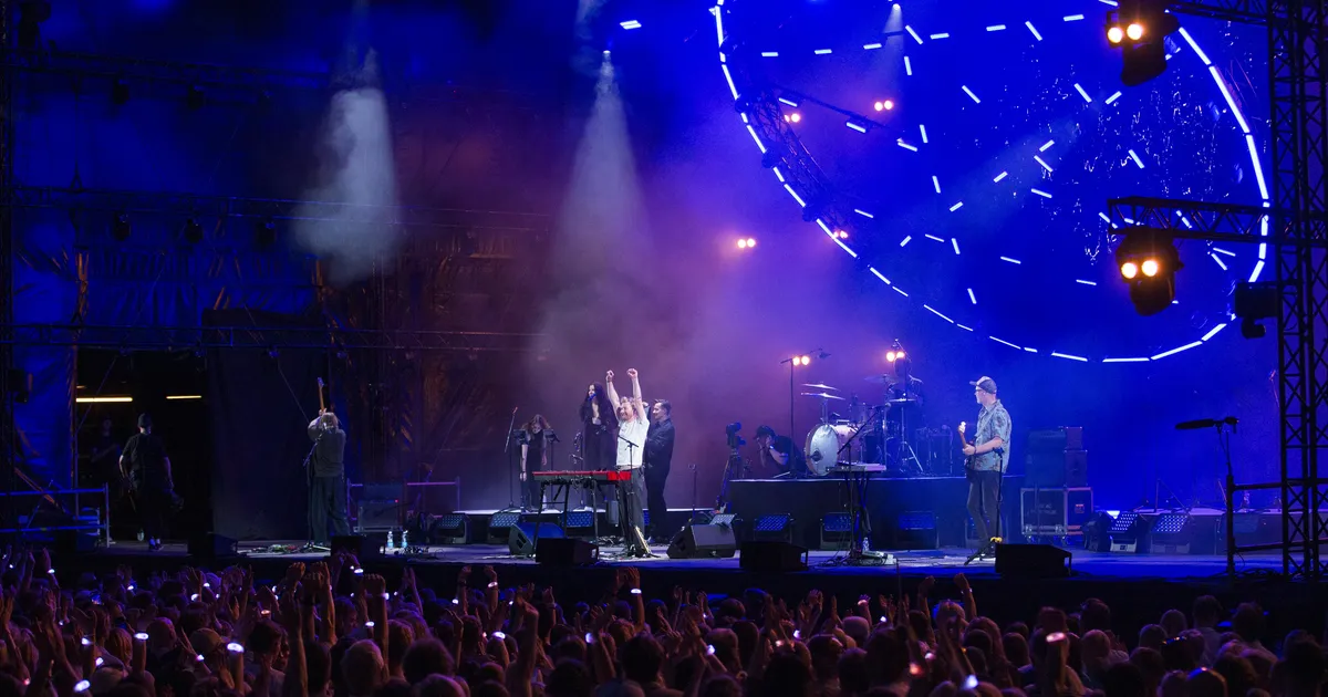 ARVUSTUS ⟩ Hell hüvastijätt: draakonid tõusid Tartu lauluväljakul viimast korda lendu