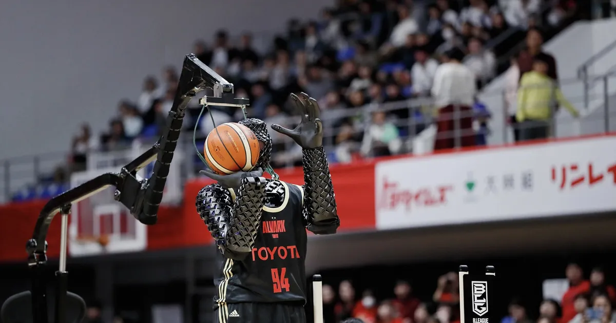 LISATUD VIDEO ⟩ Toyota kossurobot tegi täpseid megaviskeid platsi teisest servast