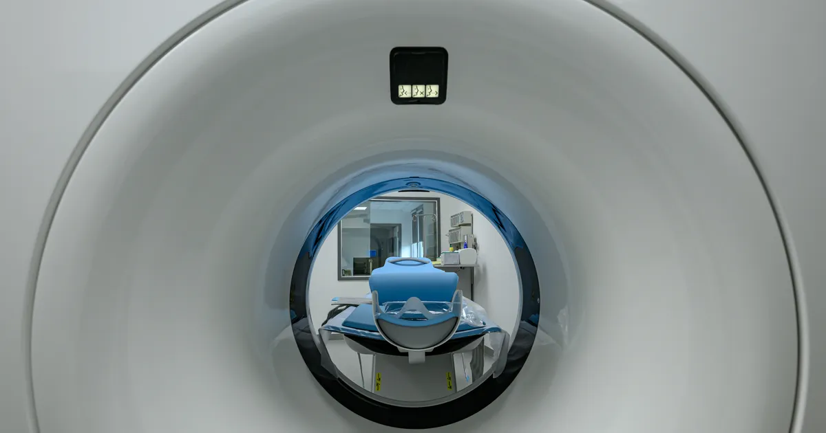 MRT-masin tõmbas rasket metallketti kandnud ameeriklase endasse