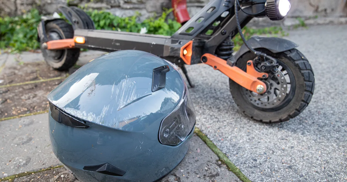 FOTOD ⟩ Pelgulinnas sai liiklusõnnetuses viga tõukerattur