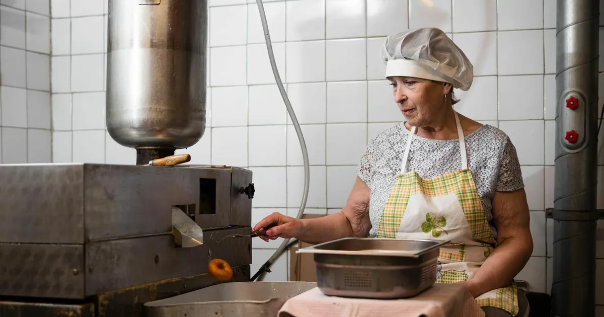 Otsite tööd? ⟩ Asuge ametisse hobuhooldaja, kalatöötleja, sõõrikuküpsetaja, tootearendaja või restorani teenindusjuhina