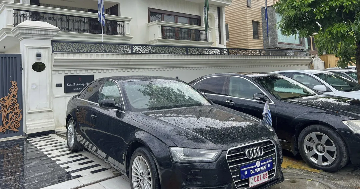 Indias vahistati võltssaatkonna loonud mees