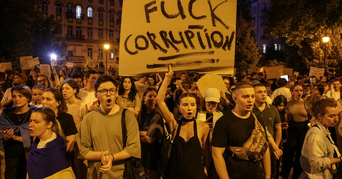 UKRAINA PROTESTIDE TAGAMAAD ⟩ Eksperdid: valitsus murdis ühiskondlikku lepingut