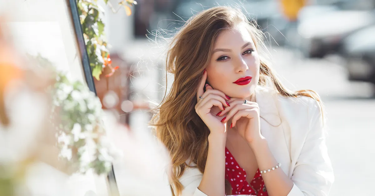 PILK PEALE! ⟩ Naisest tehtud juhuslik foto levib naljaka illusiooni tõttu kulutulena