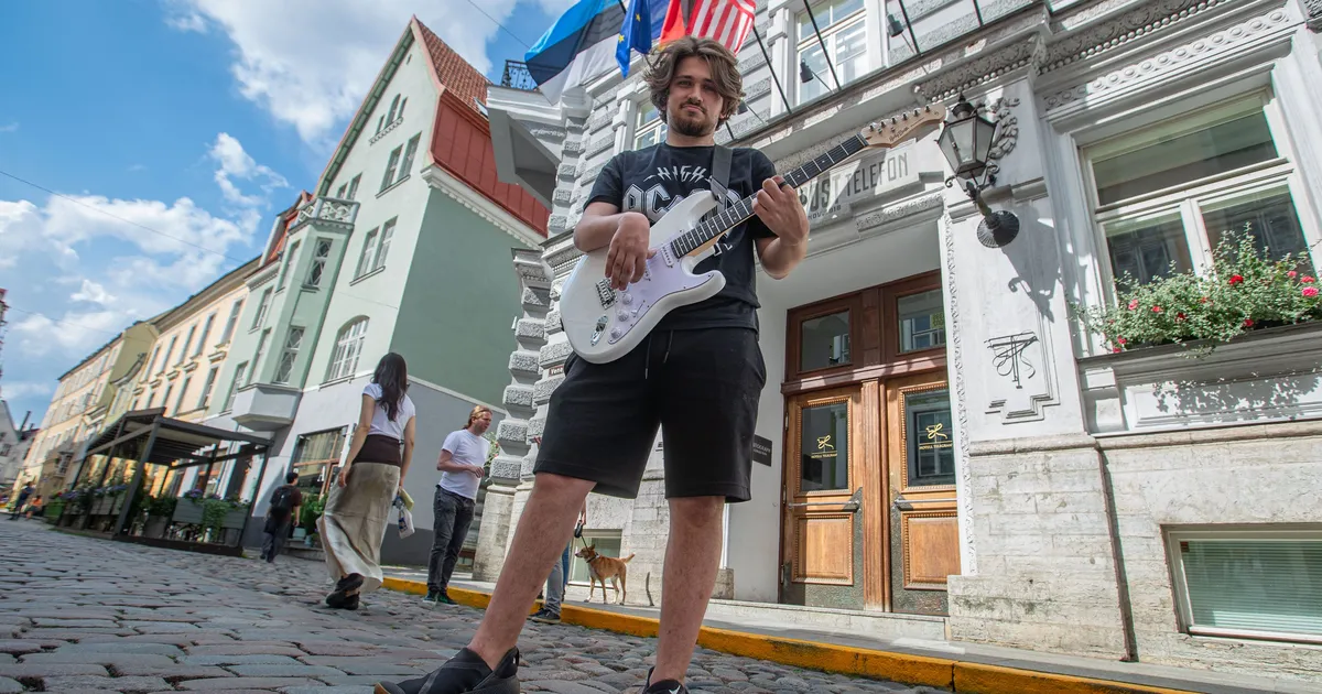 VIDEO ⟩ Hotelli ees ja üle vanalinna: AC/DC kontserdile tulnud inimesed jagasid oma muljeid