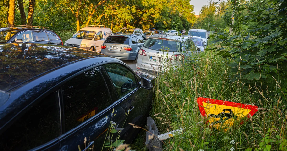 FOTOD ⟩ AC/DC kontsert tõi möllu lauluväljakule ja parkimiskaose ümberkaudsetele tänavatele