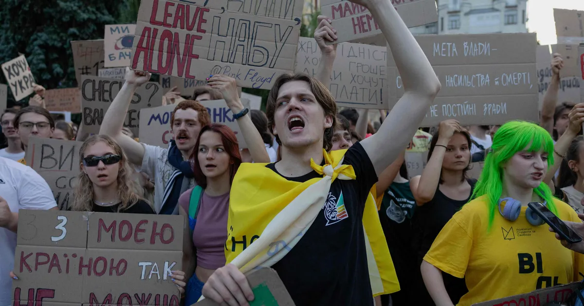 Zelenskõi: võtsime korruptsioonivastase seaduse osas proteste kuulda