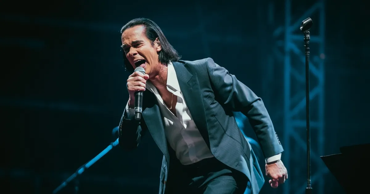 FÄNNID PÖÖRDES ⟩ Nick Cave annetas raamatupoele ligi 2000 raamatut: reaktsioon on olnud täiesti hullumeelne!