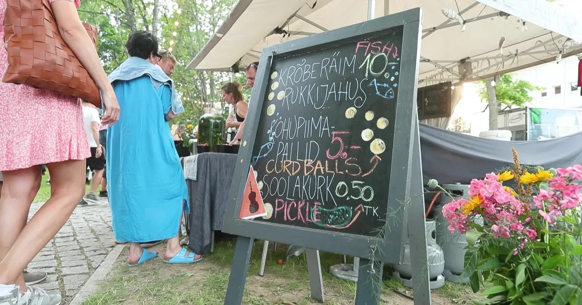 VIDEOREPORTAAŽ ⟩ «Toiduhinnad pole üldse nii kallid, aga õlu võiks parem olla!» Millise rahasumma eest saab kõhu täis Viljandi folgil?