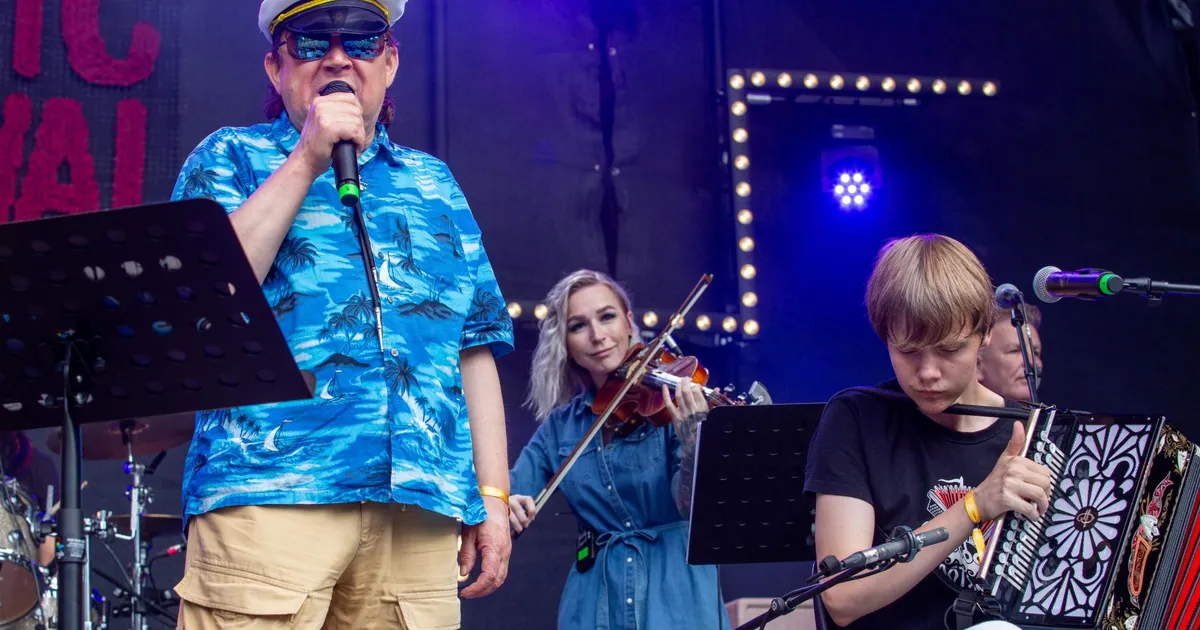 ELAMUS ⟩ Teine Kirsimägi lainetas 30-kraadises leitsakus maailma ilusaima jõululaulu saatel