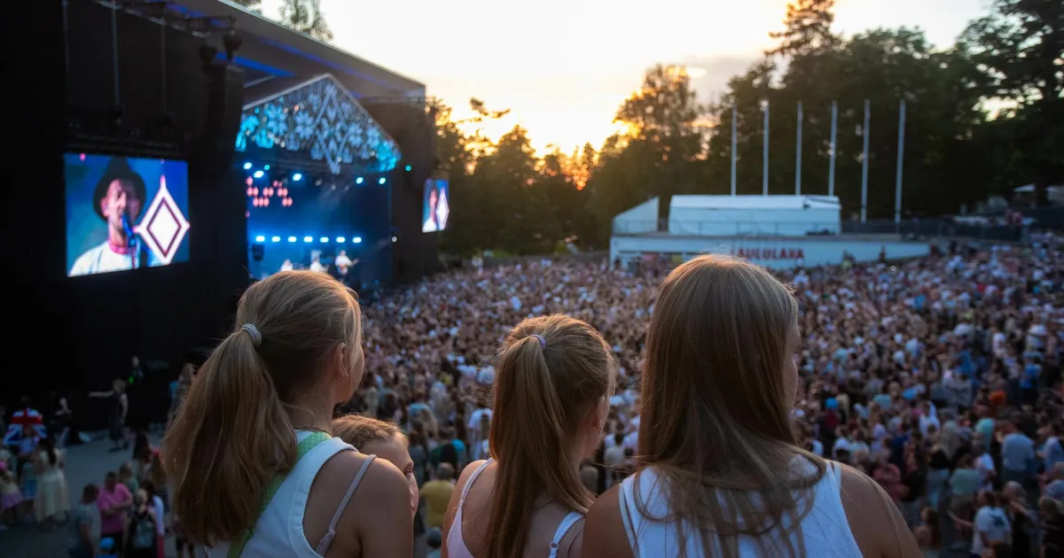 GALERII ⟩ Zetode kontsert jäi vihmata