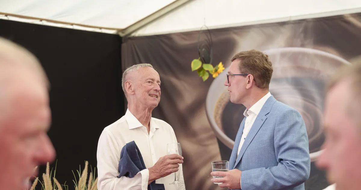 GALERII ⟩ Ooperipäevade lõppakord! Vaata, kes väisasid Kuressaare lossis toimunud ooperigaalat