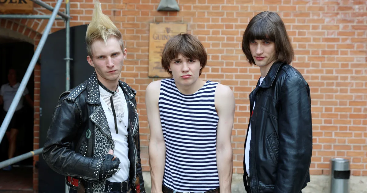 GALERII ⟩ Filmi «Musta pori näkku» võtted jõudsid Tartusse