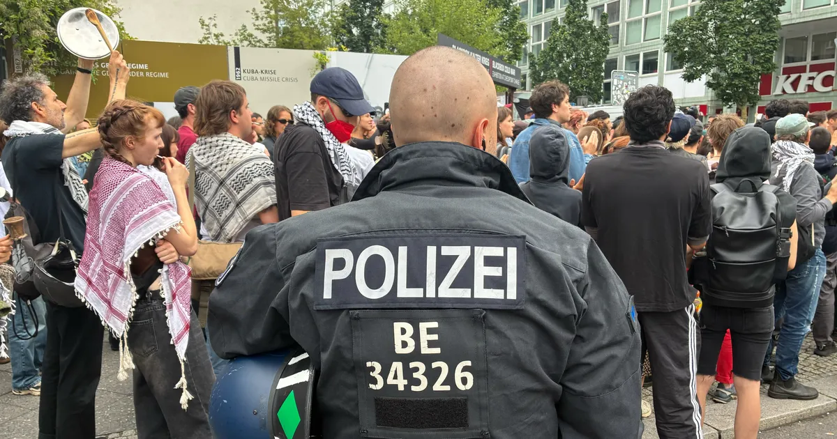 Berliinis peeti erinevatel meeleavaldustel kinni kümneid inimesi