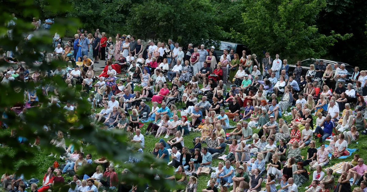 PILDID ⟩ Vanemuise suvekontsert täitis Kassitoome nõlvad kuulajatega