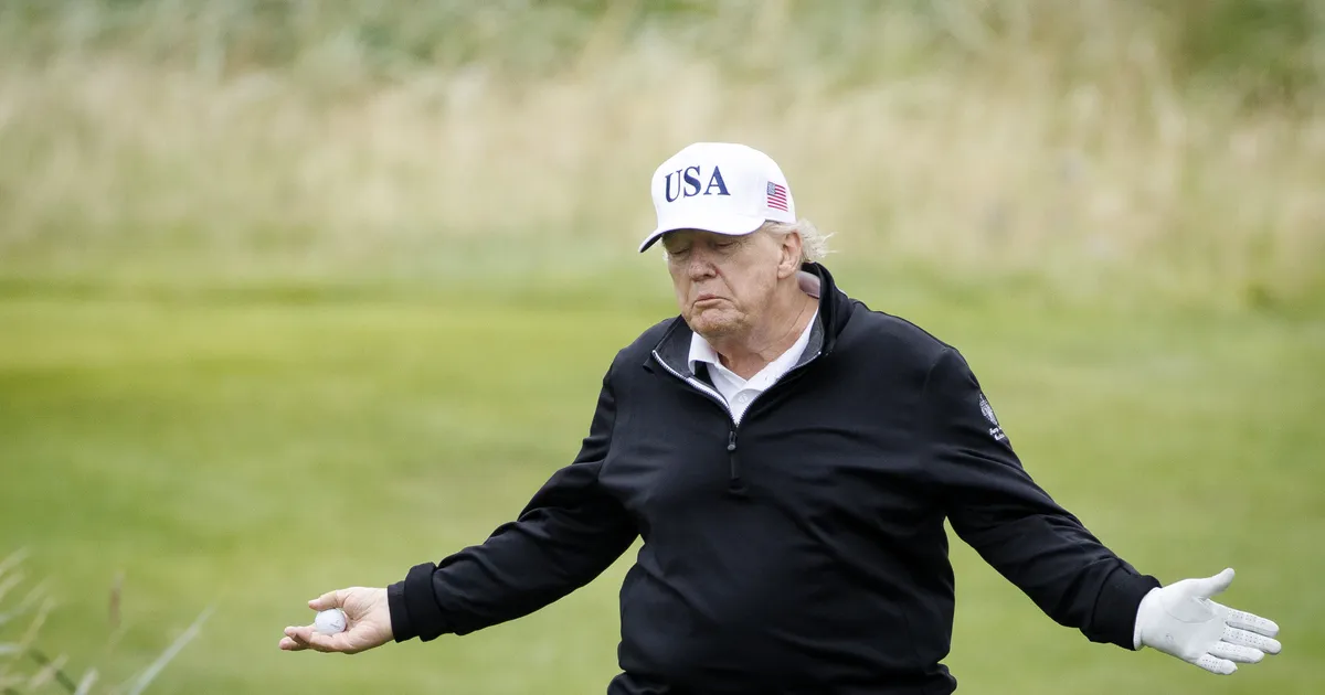 «Ta on kurikuulus petis.» Iltalehti: Donald Trump jäi golfimängus reeglite rikkumisega vahele