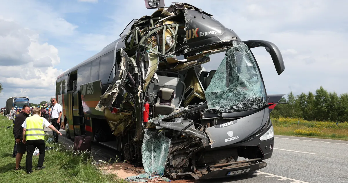 FOTOD JA VIDEO ⟩ Saue lähistel juhtus raske bussiõnnetus