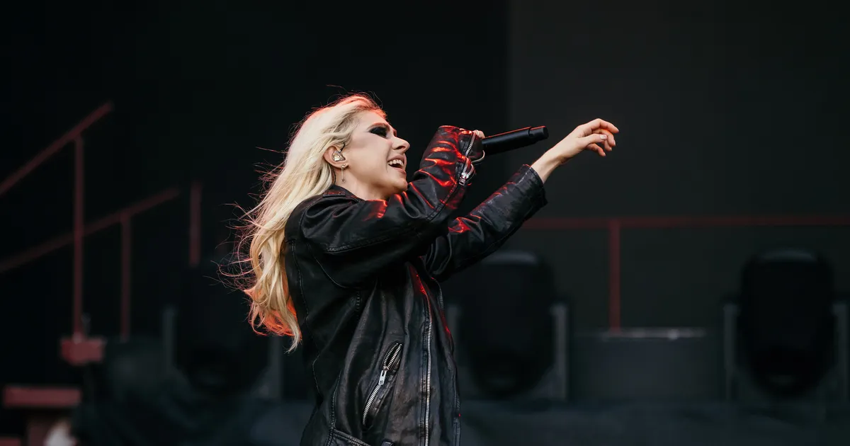 Tallinna külastanud «Kõmutüdruku» staar ostles Eesti tänavamoe kaupluses: tema külaskäik oli täiesti ootamatu