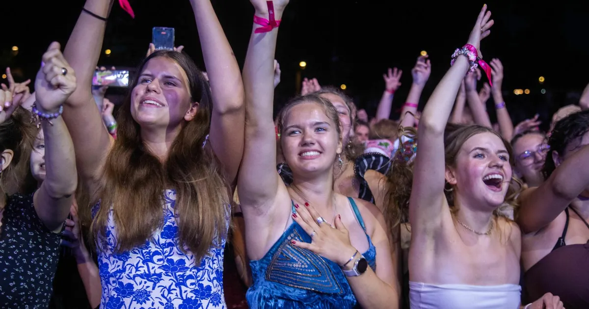 Viljandi pärimusmuusika publik sööb tallinlasi hommikuks