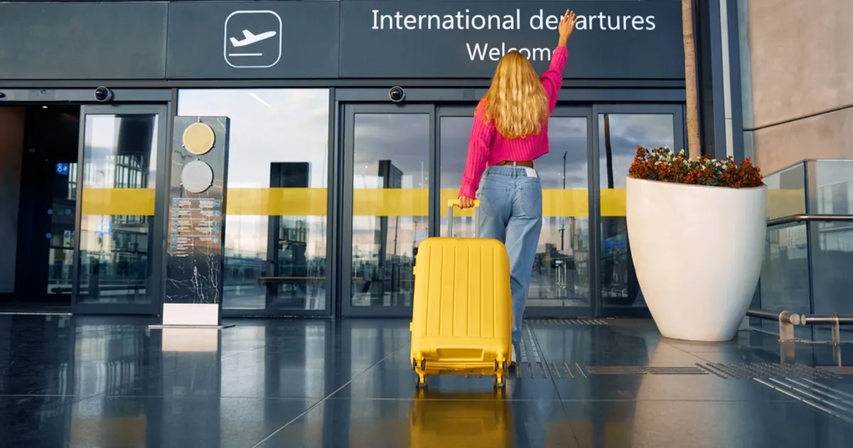 VIDEO ⟩ Käsipagas pani reisija proovile: see mahub!