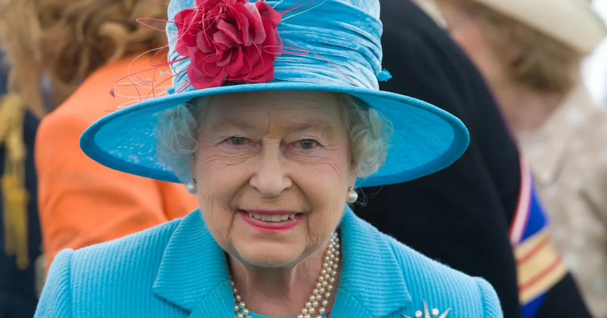 Üllatav põhjus, miks kuninganna Elizabeth II ei kandnud kunagi just seda värvi