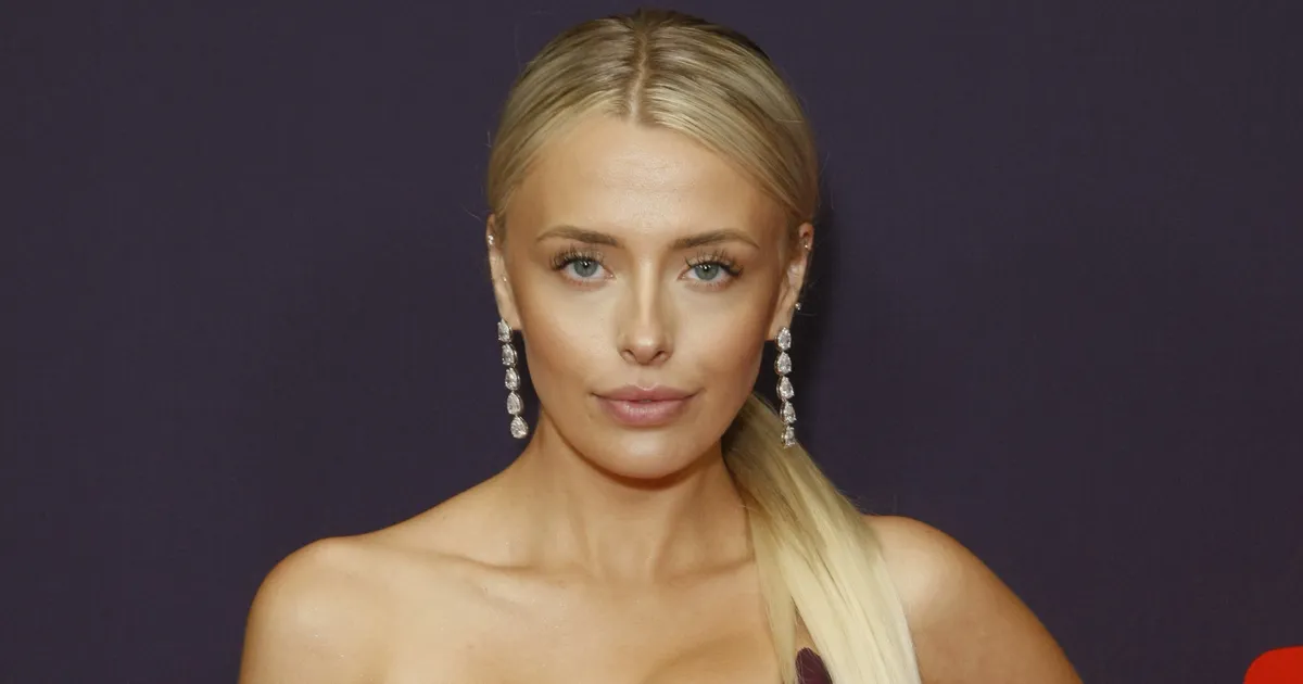 KLÕPSUD ⟩ Miljonite jälgijatega erootikastaar väisas Tallinna: võiksin terve päev jalutada ja seda arhitektuuri imetleda