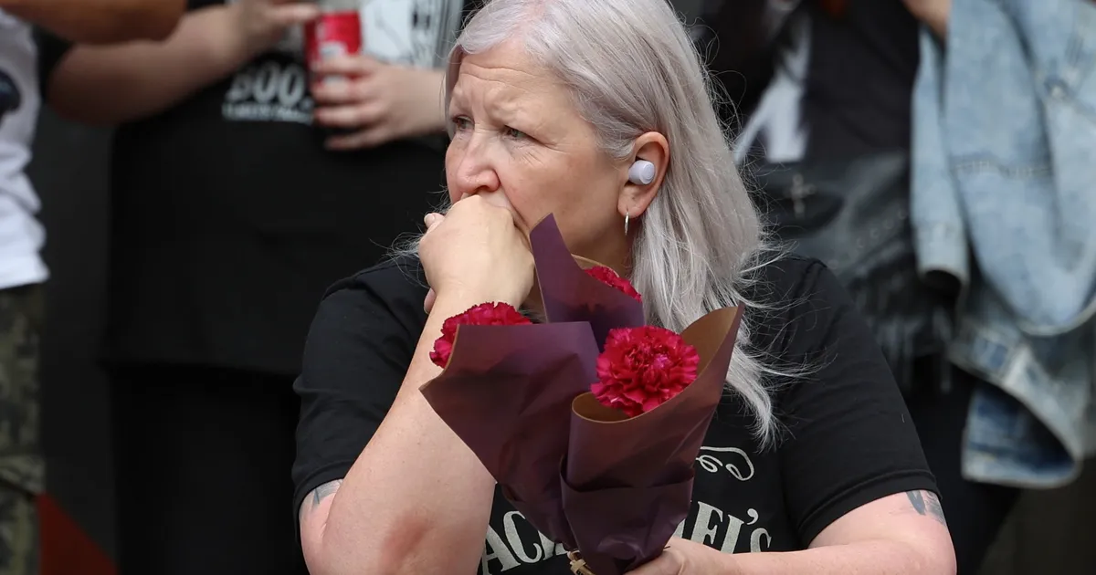 OTSEÜLEKANNE ⟩ Hüvastijätt Ozzyga: Birminghamis toimub uhke matuserongkäik, tänaval on tuhanded fännid