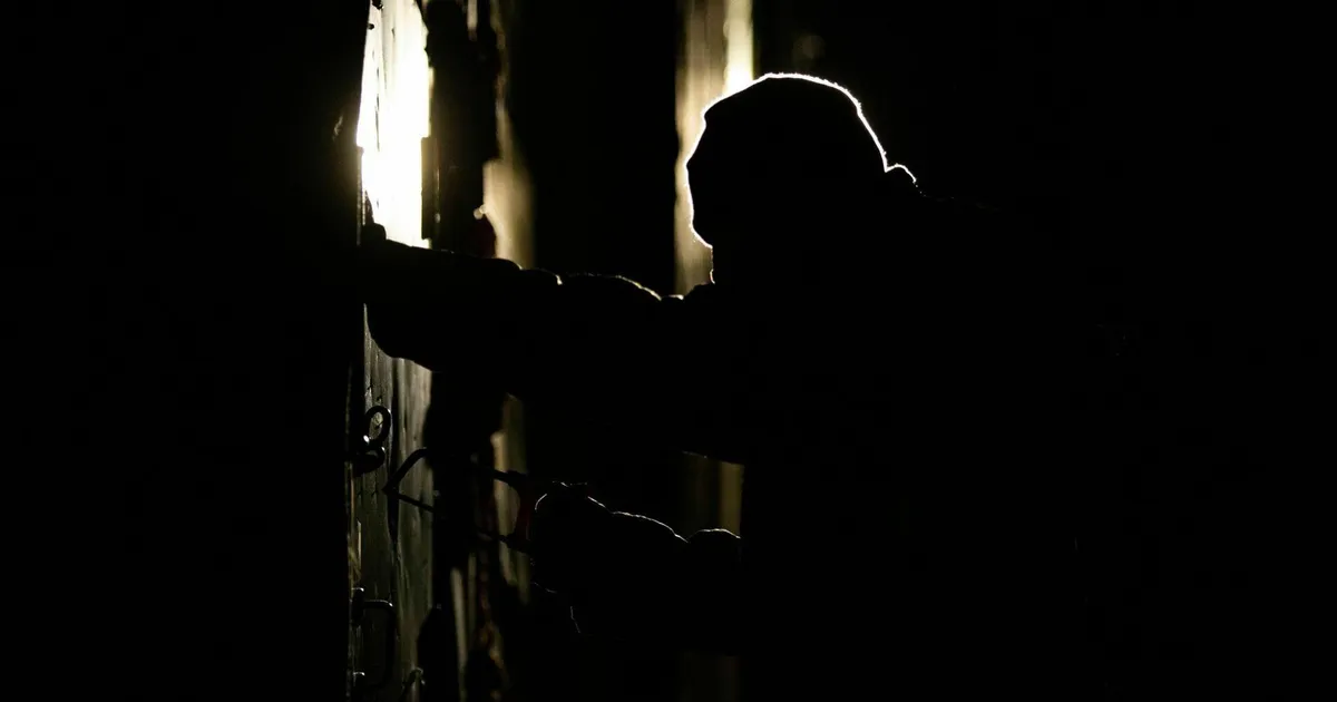 Varga saagiks langesid hinnaline elektrikitarr, tööriistad, harpuun