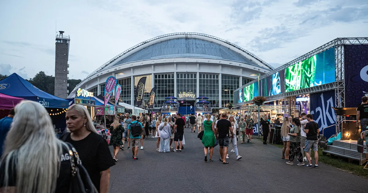 REPORTAAŽ ⟩ Õllesummeri avapäev: kuum päike, kirju festivalilinn ja rahva lemmik 5MIINUST