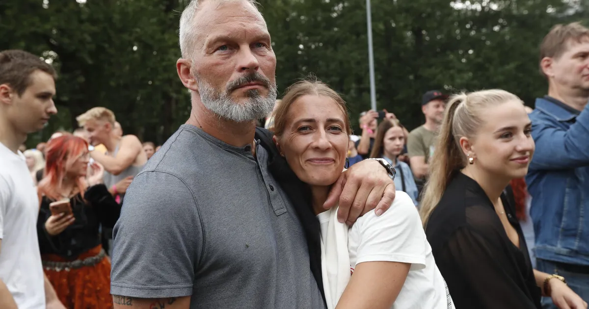 OTSEFOTOD ⟩ Peolised hirmutasid vihma minema! Vaata, kes on tulnud nautima Õllesummeri päikselist festivaliõhtut