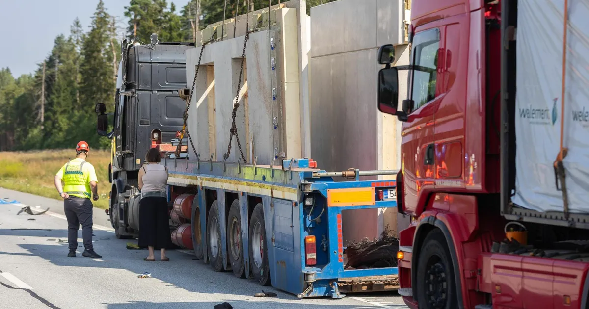 Tallinna-Tartu maanteel juhtunud liiklusõnnetuses hukkusid 45- ja 53-aastane mees