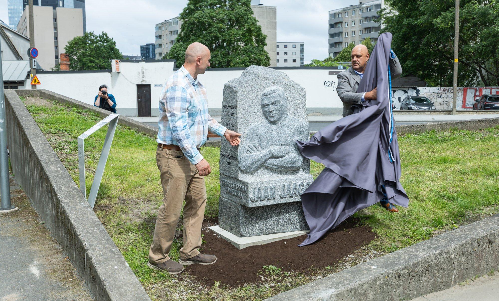 FOTOD | Avati mälestuskivi seitsmekordsele maailmameistrile Jaan Jaagole, kelle ettepanekul algatati nimede eestistamise kampaania