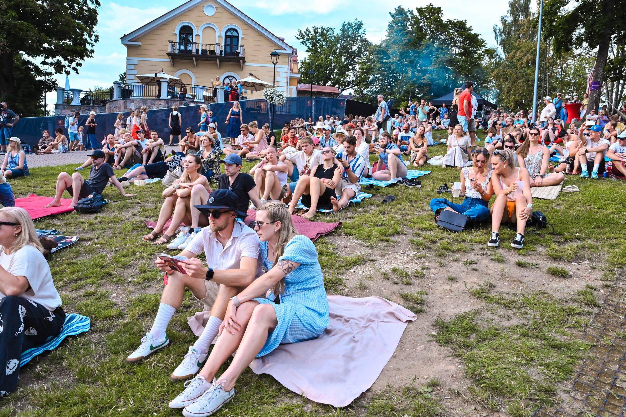 Viljandi folk möödus politseile üldjoones rahulikult, aga vahepeal tuli siiski napsitajaid kainenema viia