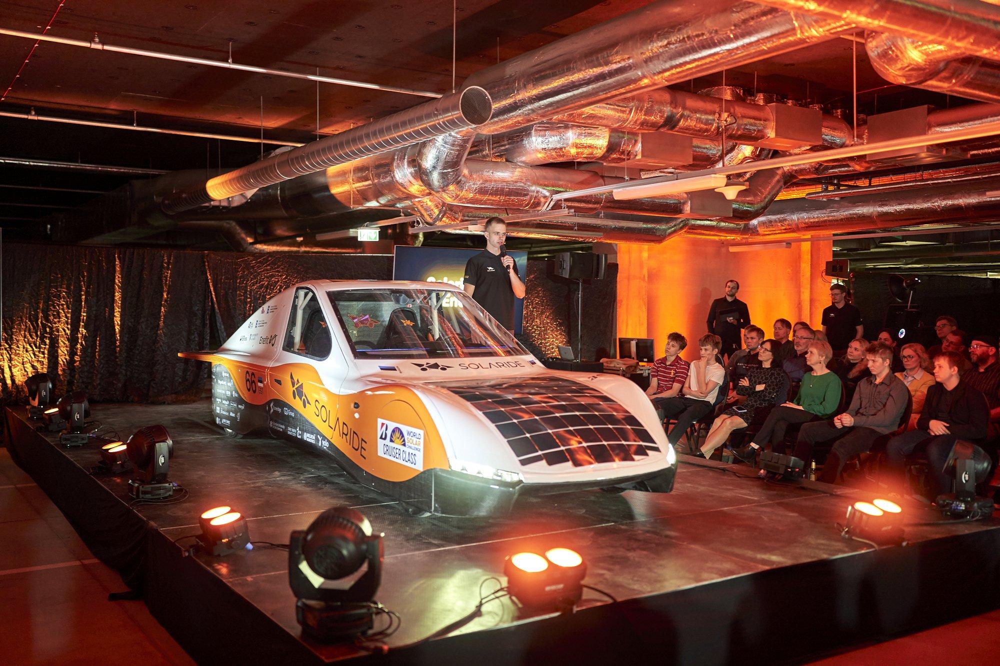 Algab võidusõit läbi Austraalia. Endine Solaride’i tiimijuht: märg rätik kaelal teeb autos olemise talutavaks