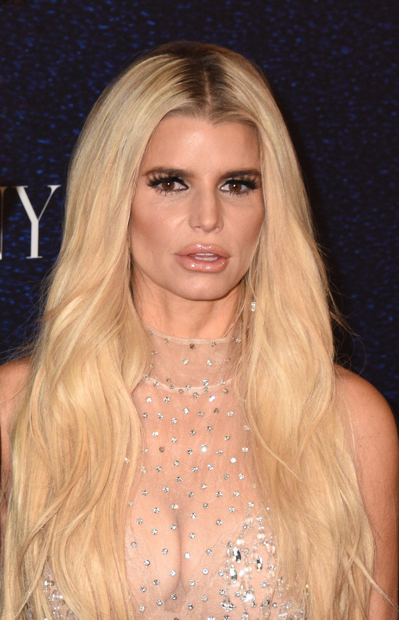 KUUMAD KLÕPSUD | Jessica Simpson tervitas 45. eluaastat läbipaistvas kleidis