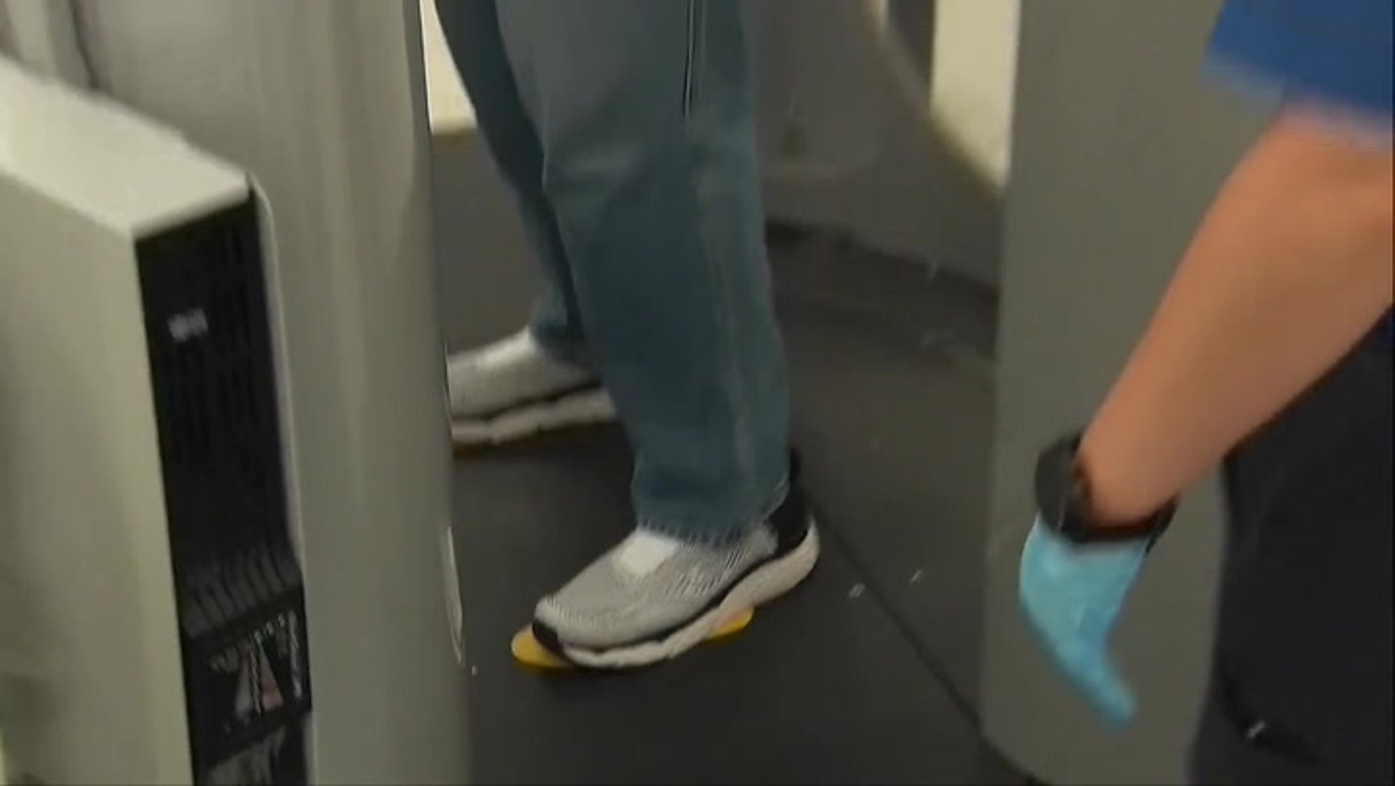 VIDEO | USA-s ei pea enam lennujaama turvakontrollis jalanõusid jalast ära võtma