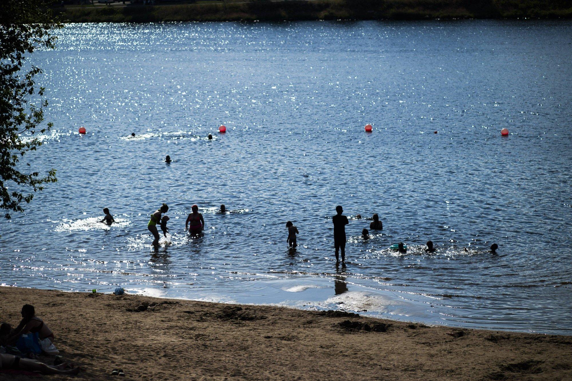 Lääne-Soomes uppus kolm meres palli mänginud teismelist. Must statistika aina täieneb