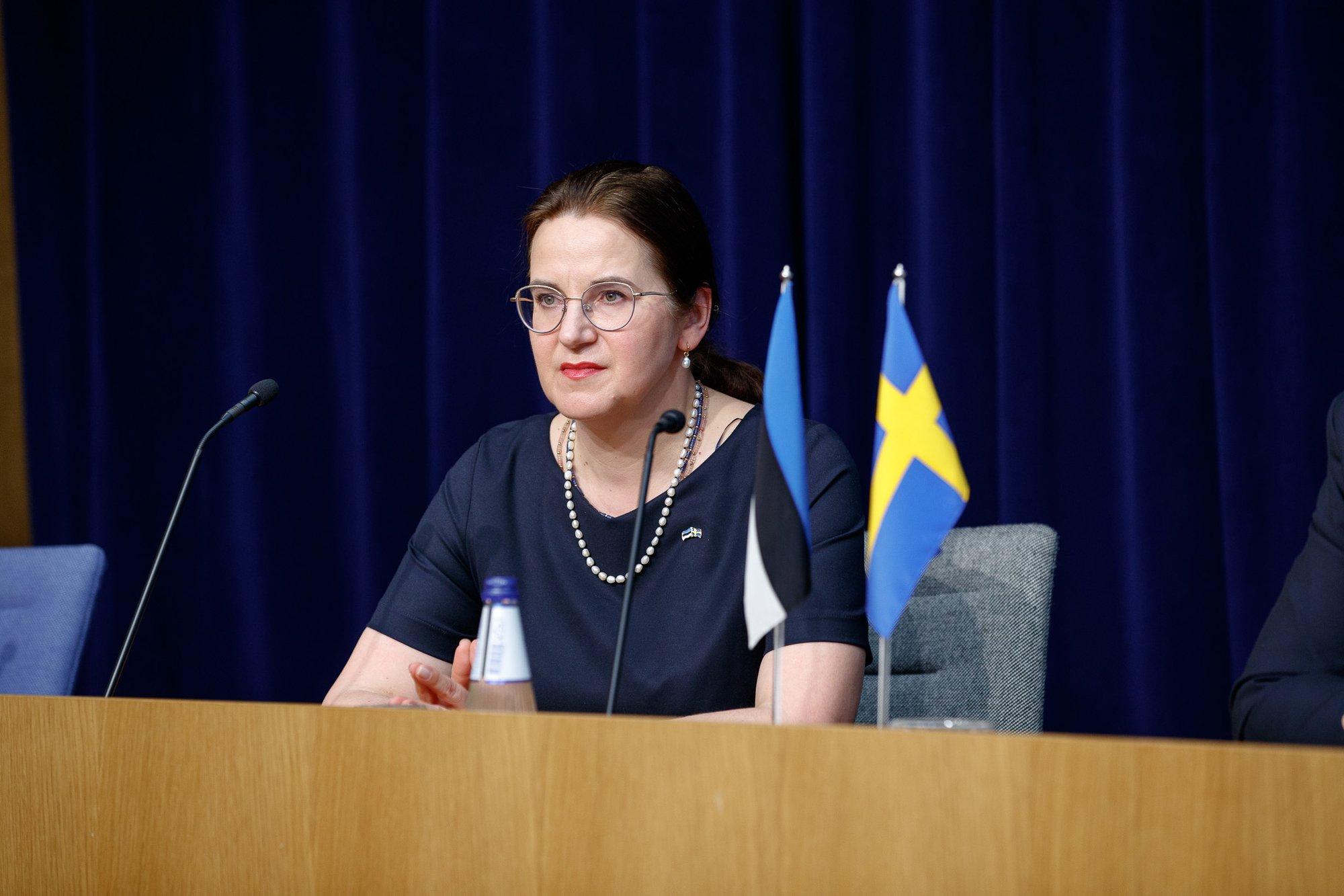 Minister Pakosta lõpetaks tarbijakrediidi võlgnike paljaks koorimise