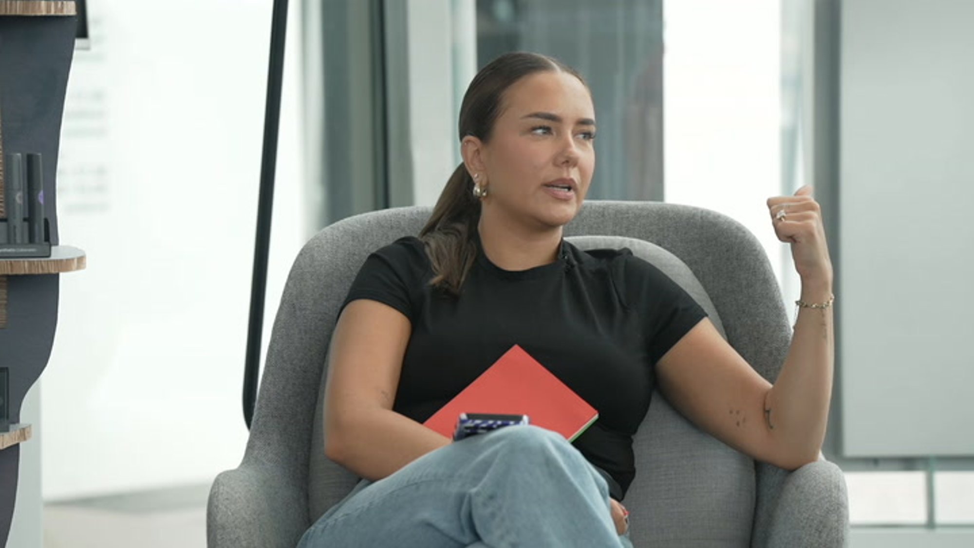 PODCAST | Ada Nelke: parem ela emaga ja kogu raha kui sõpradega Lasnaka ühetoalises, aga uhke autoga