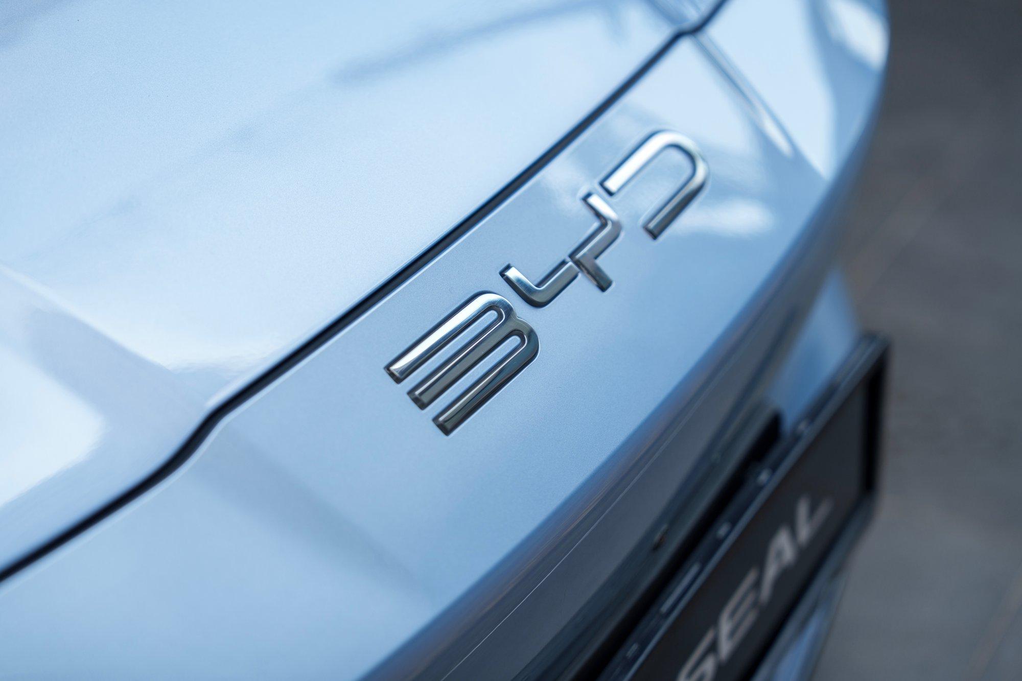 Hiinlased ei väsi üllatamast. Uus BYD hübriid sõidab ainsa tankimisega 2000 kilomeetrit ja maksab 14 000 eurot