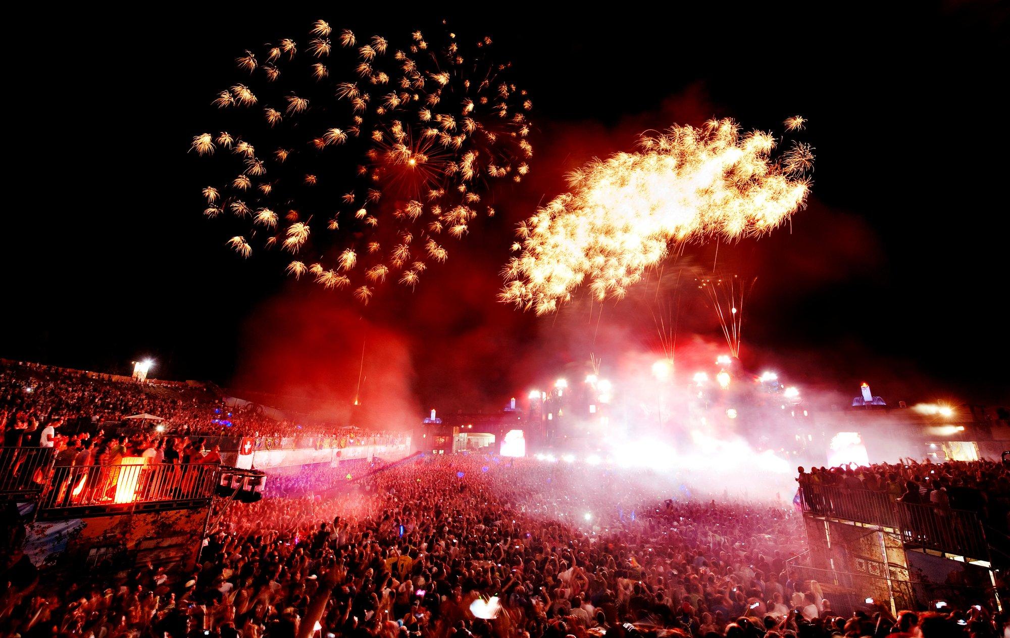 Leegid pidu ei peatanud! Tomorrowland leidis mahapõlenud pealavale viimasel hetkel asenduse